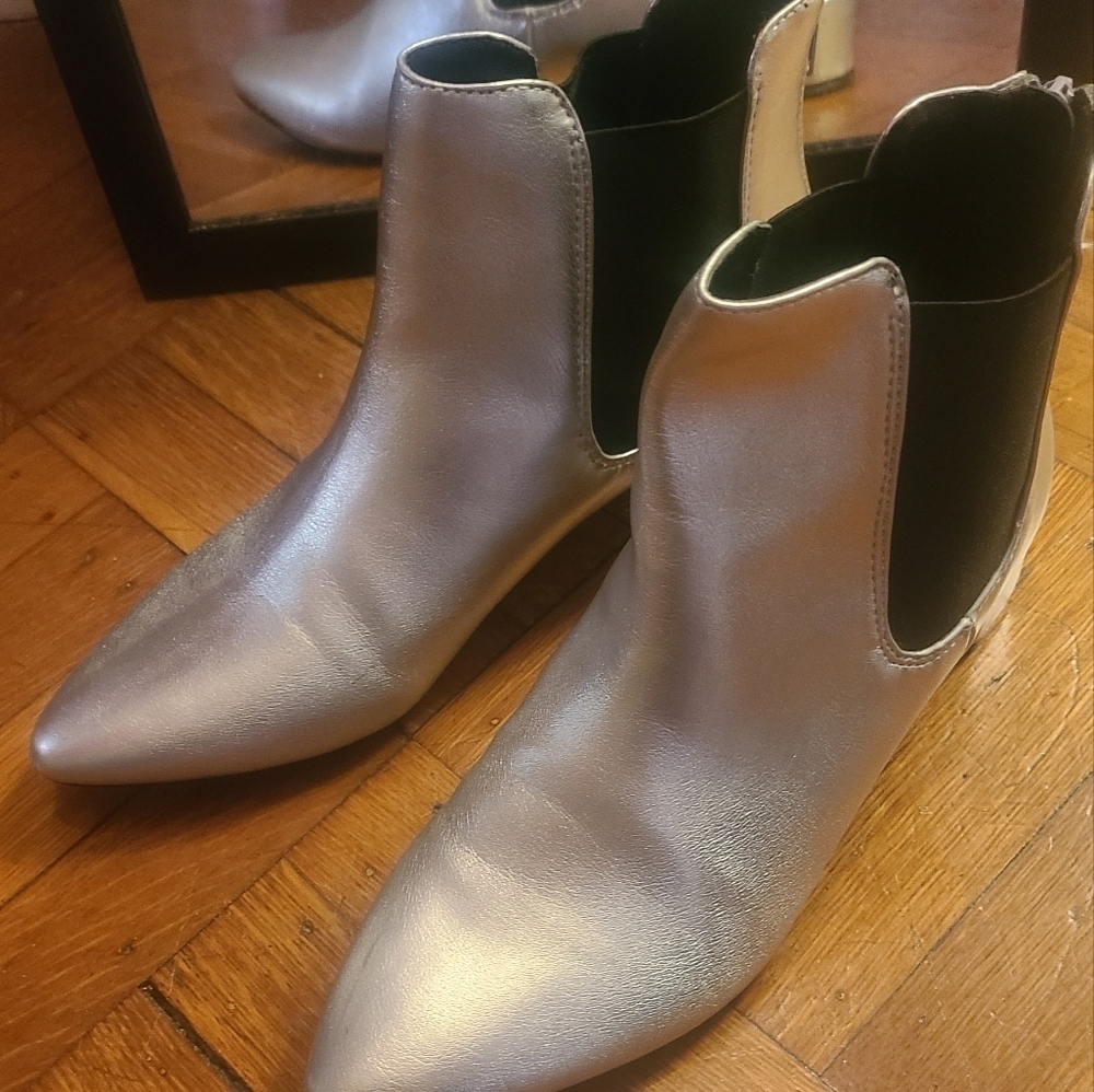 NWOT GORGEOUS UNION BAY SILVER BOOTS 7.5 Hp🔥🔥🔥